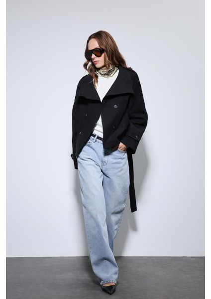 Siyah Dik Yaka Kruvaze Trençkot modelleri