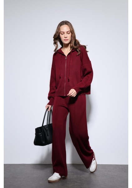 Bordo Kapüşonlu Üst ve Geniş Paça Triko Takım
