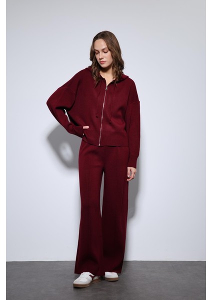 Bordo Kapüşonlu Üst ve Geniş Paça Triko Takım modelleri