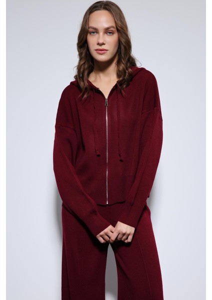 Bordo Kapüşonlu Üst ve Geniş Paça Triko Takım indirimleri