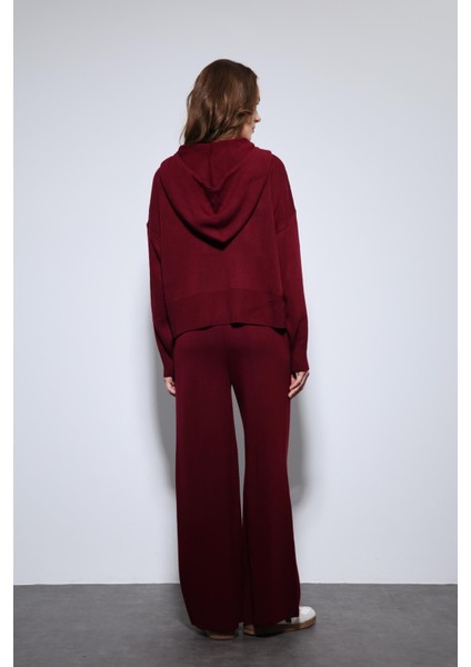 Bordo Kapüşonlu Üst ve Geniş Paça Triko Takım