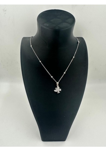 Taşlı Kelebek Figürlü Gümüş Renk Kolye Zarif ve Doğal Tasarım