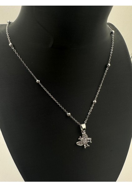 Taşlı Kelebek Figürlü Gümüş Renk Kolye Zarif ve Doğal Tasarım fiyatları