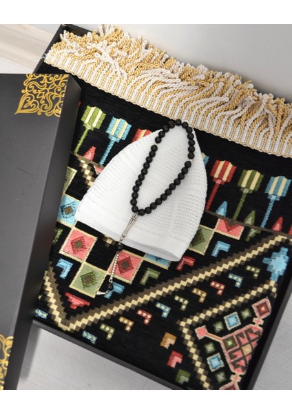 Erkekler Için Seccade Takke Tesbih Hediyelik Seti –kilim Desenli Kadife Astarlı Seccade, 33’lü Erkek Tesbihi, Takke ve Özel Kutu