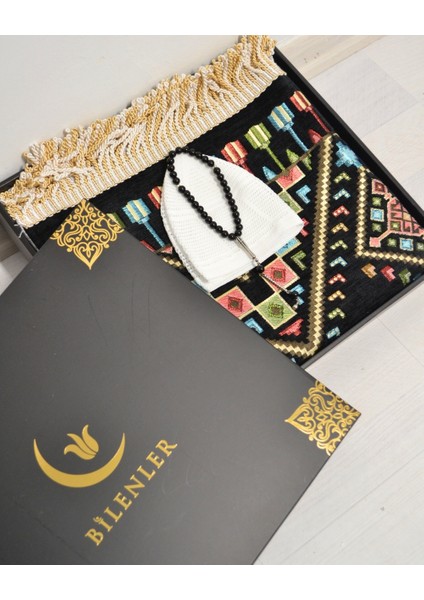 Erkekler Için Seccade Takke Tesbih Hediyelik Seti –kilim Desenli Kadife Astarlı Seccade, 33’lü Erkek Tesbihi, Takke ve Özel Kutu