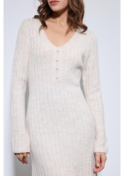 Ekru Yırtmaç Detaylı Triko Elbise