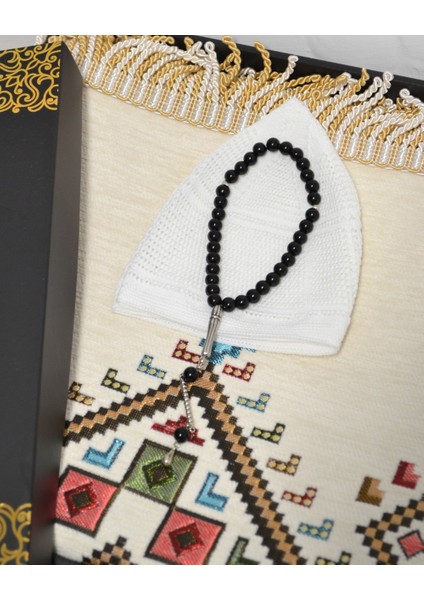 Erkekler Için Seccade Takke Tesbih Hediyelik Seti –kilim Desenli Kadife Astarlı Seccade, 33’lü Erkek Tesbihi, Takke ve Özel Kutu
