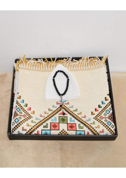 Erkekler Için Seccade Takke Tesbih Hediyelik Seti –kilim Desenli Kadife Astarlı Seccade, 33’lü Erkek Tesbihi, Takke ve Özel Kutu fiyatları