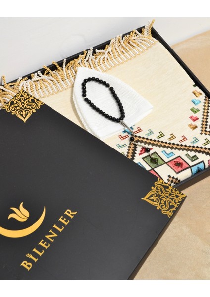 Erkekler Için Seccade Takke Tesbih Hediyelik Seti –kilim Desenli Kadife Astarlı Seccade, 33’lü Erkek Tesbihi, Takke ve Özel Kutu