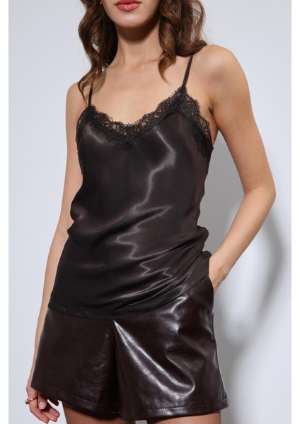 Kahve Dantel Detaylı Saten Top