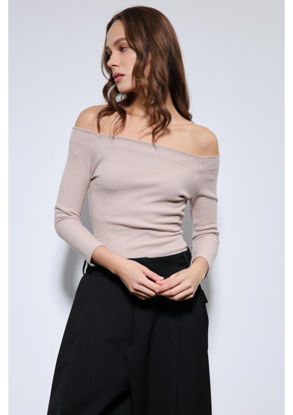 Bej Açık Omuz Detaylı Top modelleri