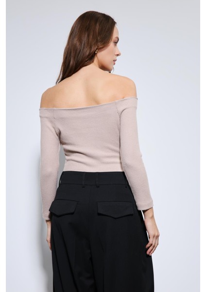 Bej Açık Omuz Detaylı Top