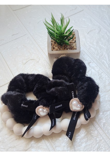 Peluş Kalp ve Taş Detaylı Simit Kadın Lastik Toka