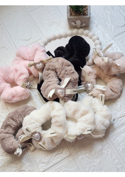 Peluş Kalp ve Taş Detaylı Simit Kadın Lastik Toka fiyatları