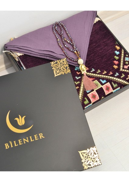 Çeyizlik Hediyelik Seccade Eşarp Tesbih Set – Kilim Desenli Kadife Astarlı Seccade, Eşarp, Kristal Tesbih Özel Kutulu Lüks Hediye Seti