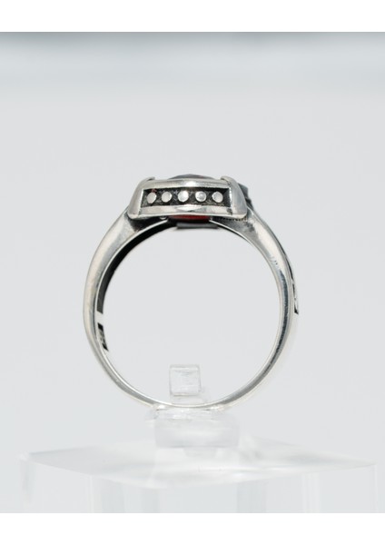 Yeşil Akik Taşlı 925 Ayar Gümüş Erkek Yüzük – Zarif ve Dikkat Çekici Tasarım