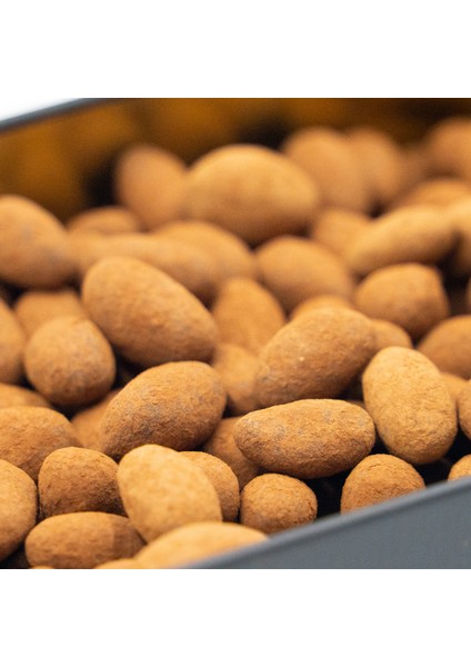 Şeker Ilavesiz, Glütensiz, Vegan Premium Antep Fıstıklı Bitter Çikolata - Siyah Yuvarlak Metal Kutu, 150 gr modelleri