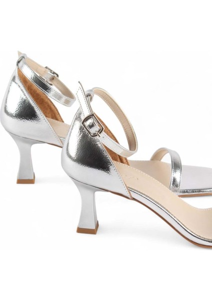 Hanna Kadın Tek Bantlı Bilekten Bağlamalı Topuklu Ayakkabı fırsatları