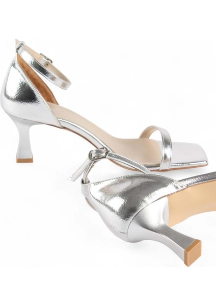 Hanna Kadın Tek Bantlı Bilekten Bağlamalı Topuklu Ayakkabı indirimleri