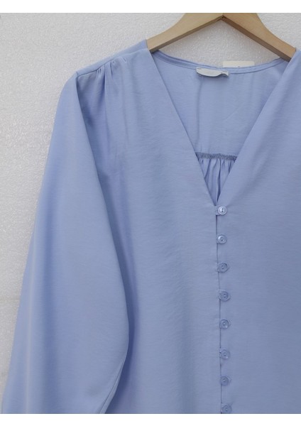 V Yaka Düğmeli Arkası Uzun Gömlek -Bebe Mavi fiyatları