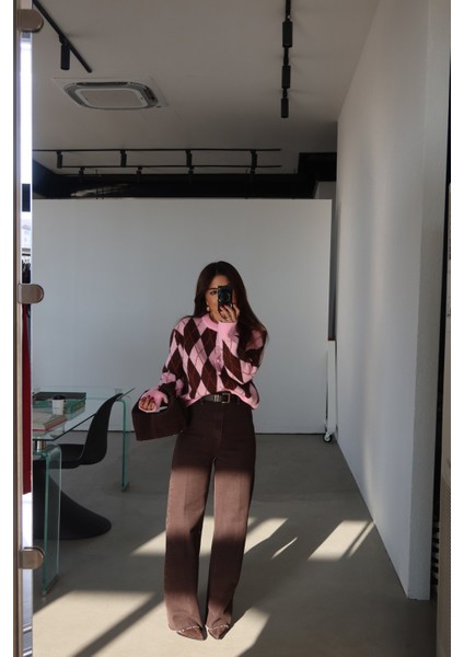 Paçası Kesik Deri Kemerli Jean modelleri