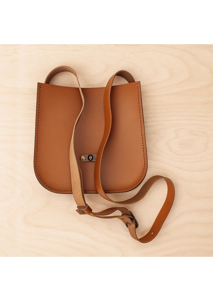 El Yapımı Hakiki Deri Küçük Prens Kadın Çapraz Çanta - El Boyaması ve Kabartma Bohem Tarz Minimalist Edebi Omuz Çantası modelleri