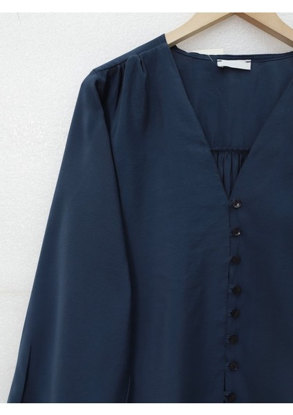 V Yaka Düğmeli Arkası Uzun Gömlek -Laci fiyatları