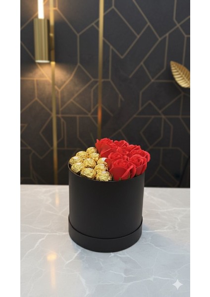 Solmayan Islak Gül & Ferrero Rocher | Özel Tasarım Lüks Hediye Kutusu Sevgiliye, Eşe & Tüm Yakınlara