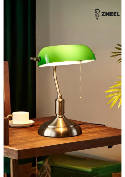 Cam Başlıklı Gerçek Pirinç Gövdeli Bankers Masa Lambası – Dinamik Oynar Başlık, Sağlam Taban.