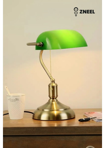 Cam Başlıklı Gerçek Pirinç Gövdeli Bankers Masa Lambası – Dinamik Oynar Başlık, Sağlam Taban.