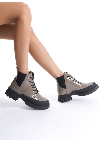 Negroni Vizon Rugan Bağcıklı Lastikli Kadın Postal Bot indirimleri