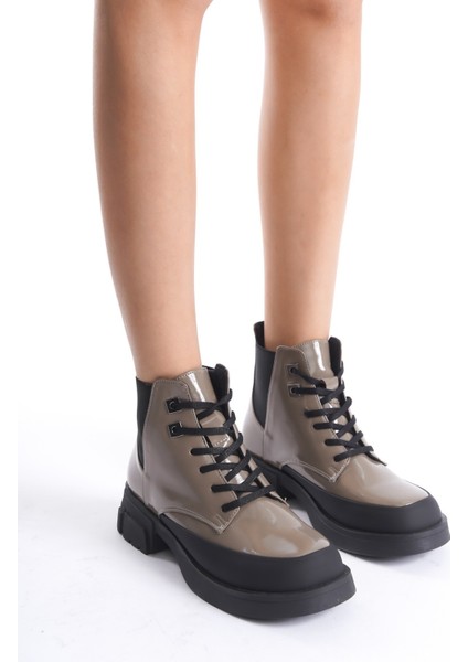 Negroni Vizon Rugan Bağcıklı Lastikli Kadın Postal Bot