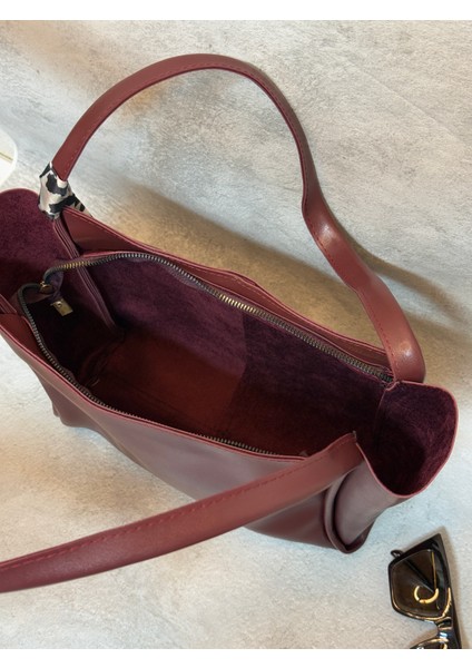 Bordo Suni Deri Omuz Askılı Fular Hediyeli Fermuarlı Büyük Boy Kadın Çanta modelleri