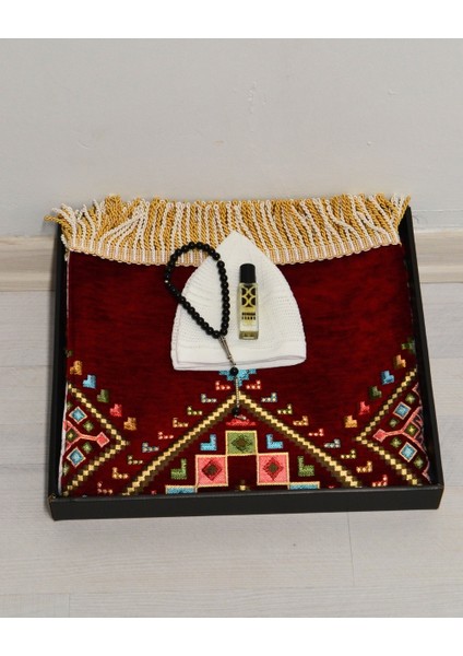 Erkekler Için Seccade Takke Tesbih Esans Hediyelik Seti – Kilim Desenli Kadife Astarlı Seccade ve Özel Kutulu Lüks Hac Umre Hediyesi fiyatları