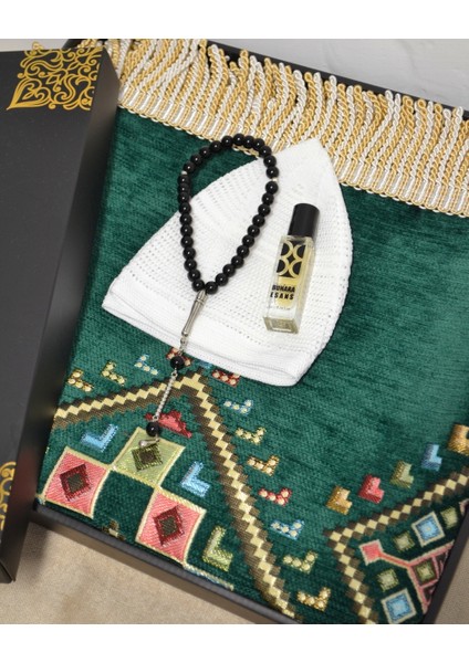 Erkekler Için Seccade Takke Tesbih Esans Hediyelik Seti – Kilim Desenli Kadife Astarlı Seccade ve Özel Kutulu Lüks Hac Umre Hediyesi