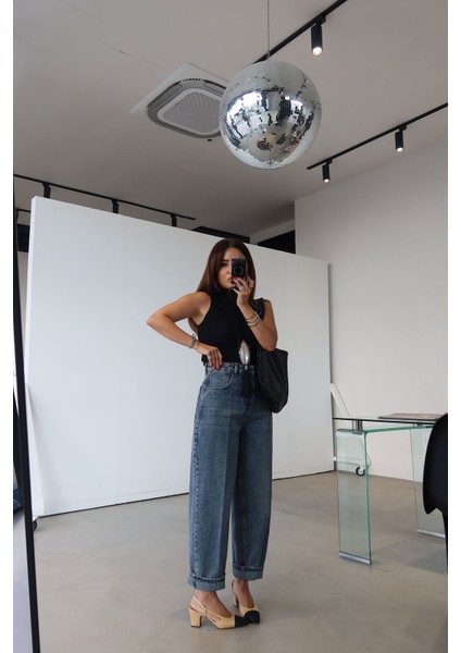 Paçası Lazer Kesikli Boyfriend Jean