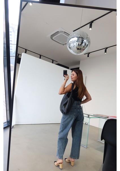 Paçası Lazer Kesikli Boyfriend Jean fırsatları