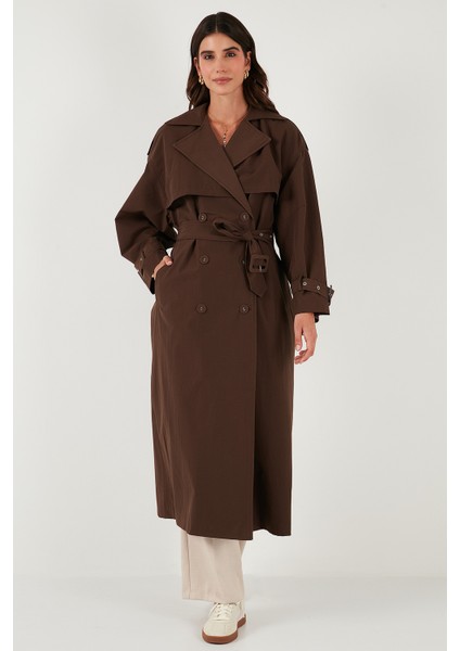 Pamuklu Oversize Kruvaze Yaka Kol Apoletli Rüzgarlıklı Trençkot Bayan Trençkot 6839637 modelleri