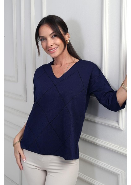 Kadın V Yaka Baklava Desenli Yarım Kol Simli Bluz