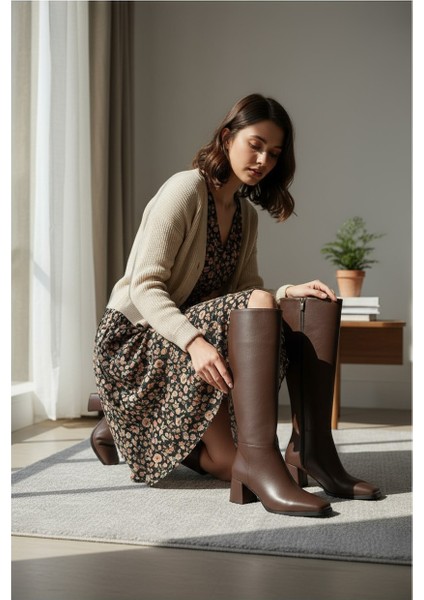 Kahve Uzun Fermuarlı Kare Burun Ince Taban Kadın Çizme