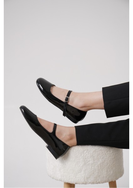 Mary Siyah Tek Bantlı Rugan Babet fiyatları