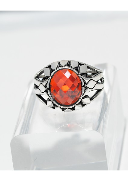 Zarif Desenli Kırmızı Garnet Taşlı 925 Ayar Gümüş Erkek Yüzük – Asaletin ve Gücün Simgesi
