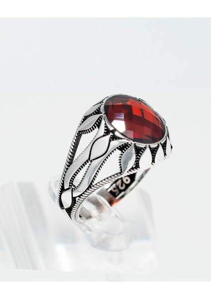 Zarif Desenli Kırmızı Garnet Taşlı 925 Ayar Gümüş Erkek Yüzük – Asaletin ve Gücün Simgesi modelleri