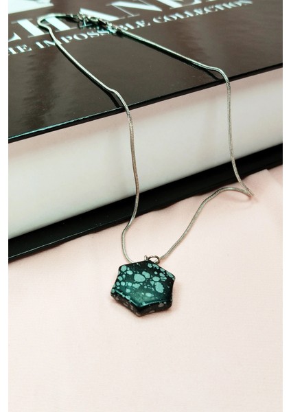 Obsidyen Doğal Taşı Zincirli El Yapımı Kolye Uç: 2 cm Zincir: 20 cm Kutulu fiyatları