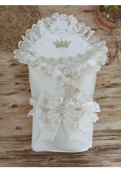 Yenidoğan Harika Kelebek Nakışlı Trilüks Kundak Bebek Battaniyesi Ekru