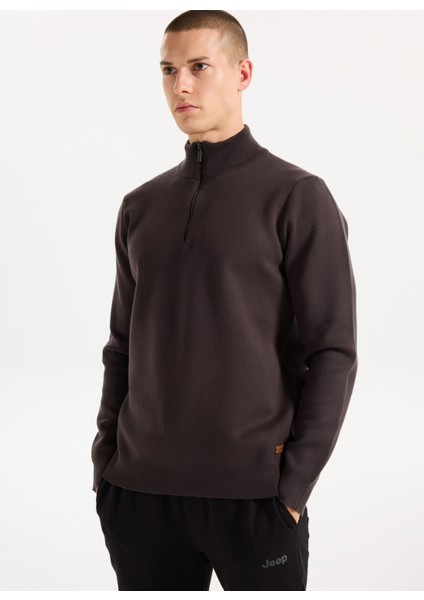 Dik Yaka Relaxed Düz Örgü Desenli Kahve Erkek Kazak J5WM-KZK7204