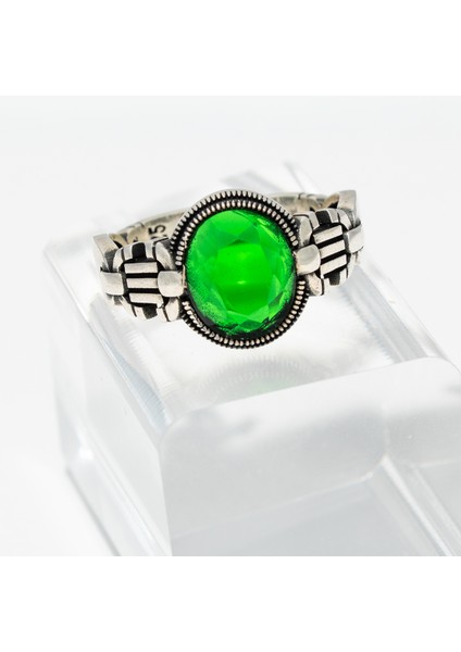 Modern Desenli Yeşil Zümrüt Taşlı 925 Ayar Gümüş Erkek Yüzük – Güç ve Tarzın Sembolü
