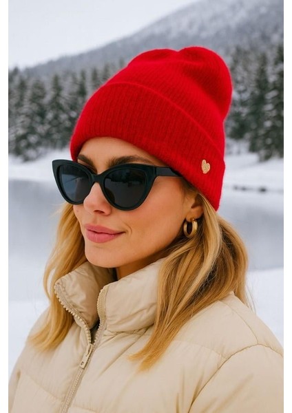 Kırmızı Kalp Nakışlı Bere