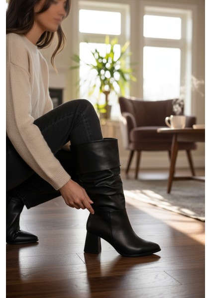 Siyah Uzun Körüklü Ince Taban Topuklu Kadın Çizme fırsatları