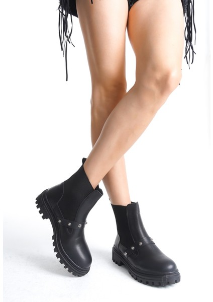 Klop Siyah Hakiki Deri Lastikli Inci Toka Detaylı Kadın Bot